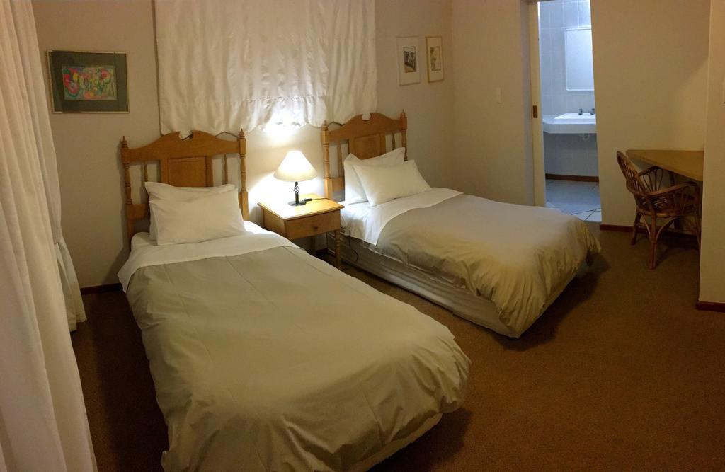 Four Pines Lodge Hermanus Extérieur photo