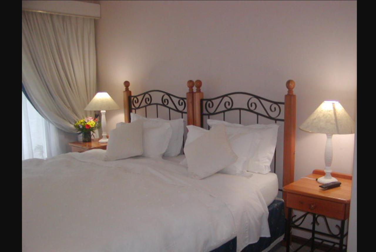 Four Pines Lodge Hermanus Extérieur photo